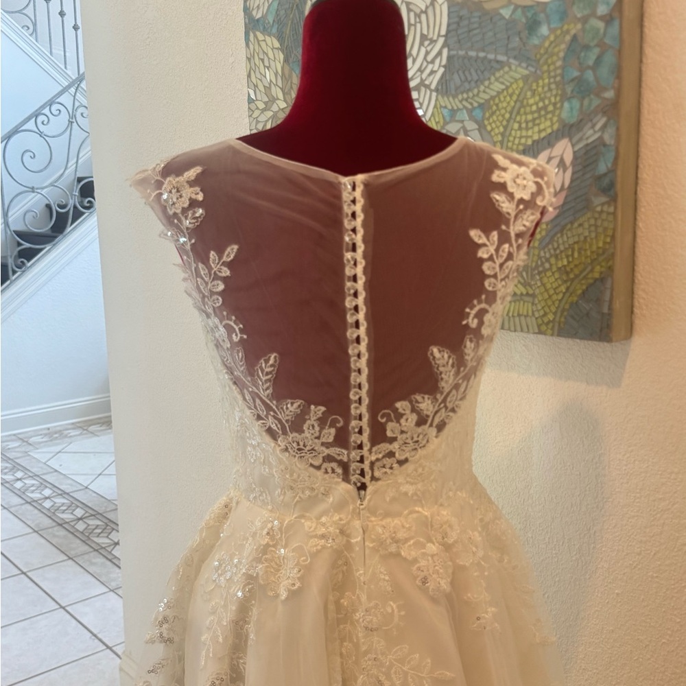 JJ’s House A-line Illusion Tulle Lace Short Wedding Dress with Two Tier 31” Veil - Picture 11 of 16
